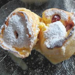 Topfenpalatschinken mit Himbeeren